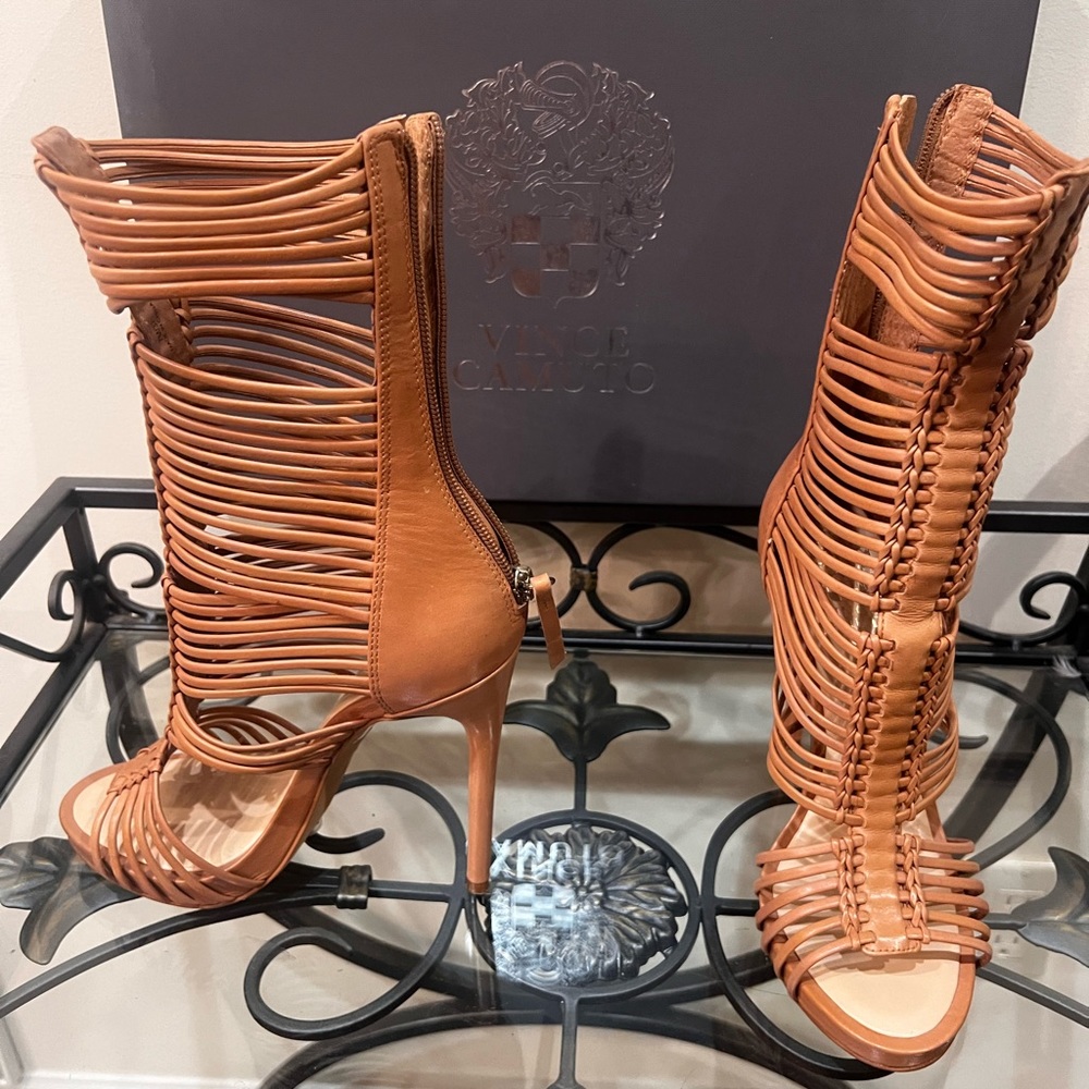 Vince Camuto Barbara Heel in Tan,Size 7